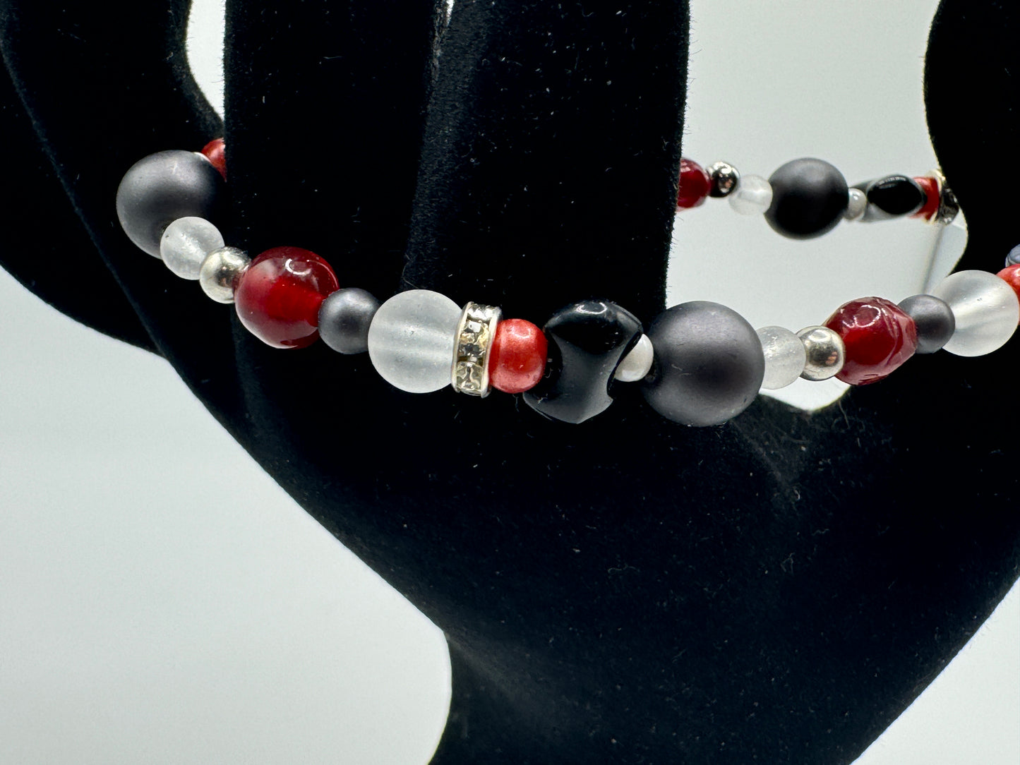 Midnight Elegance Jewelry Set: Necklace and Bracelet