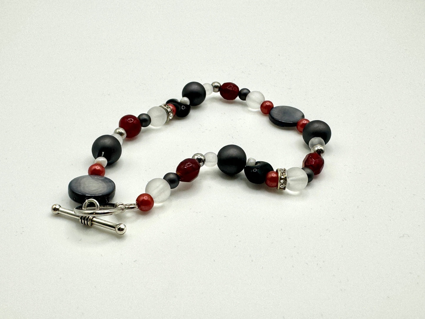 Midnight Elegance Jewelry Set: Necklace and Bracelet