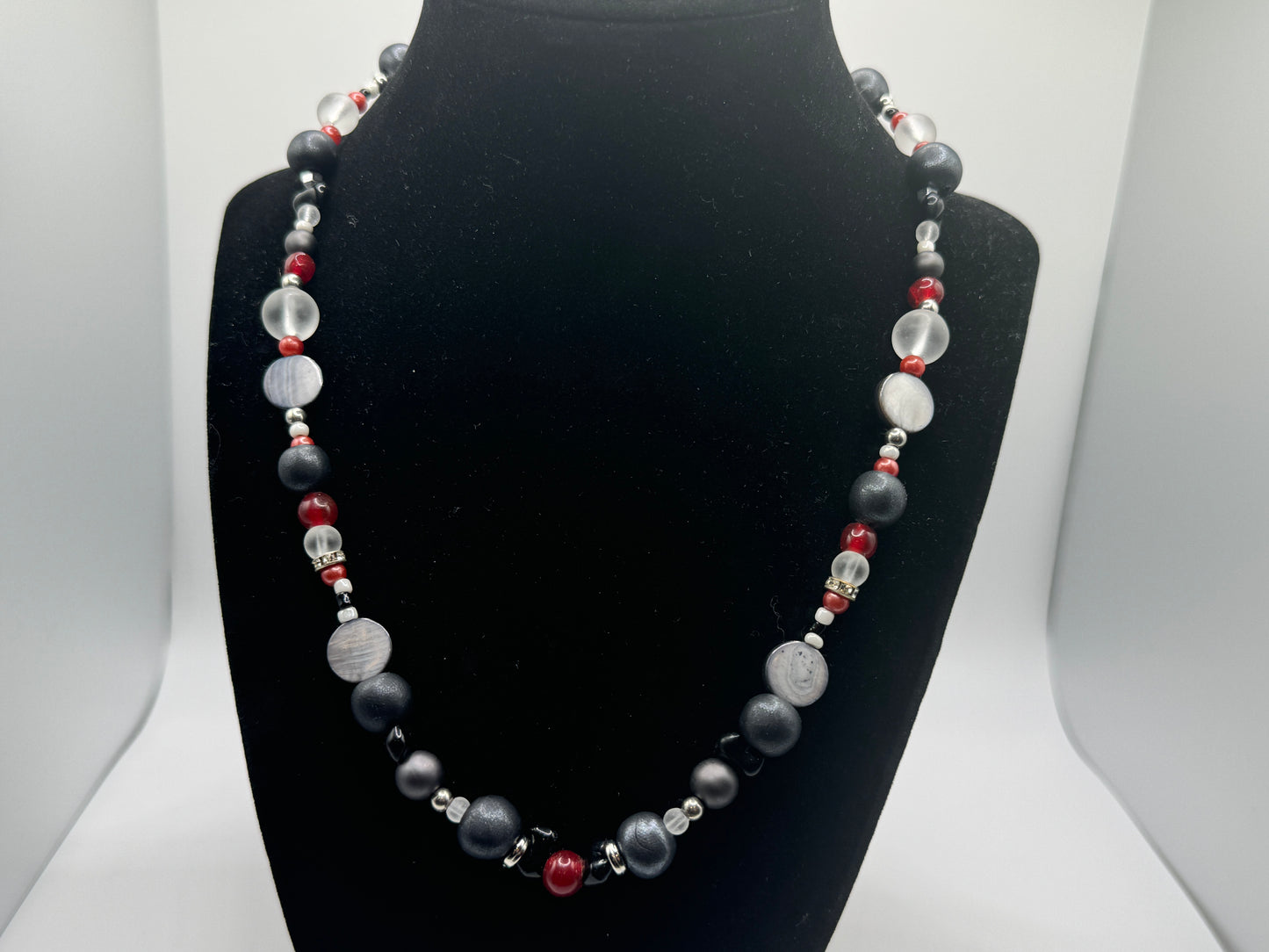Midnight Elegance Jewelry Set: Necklace and Bracelet